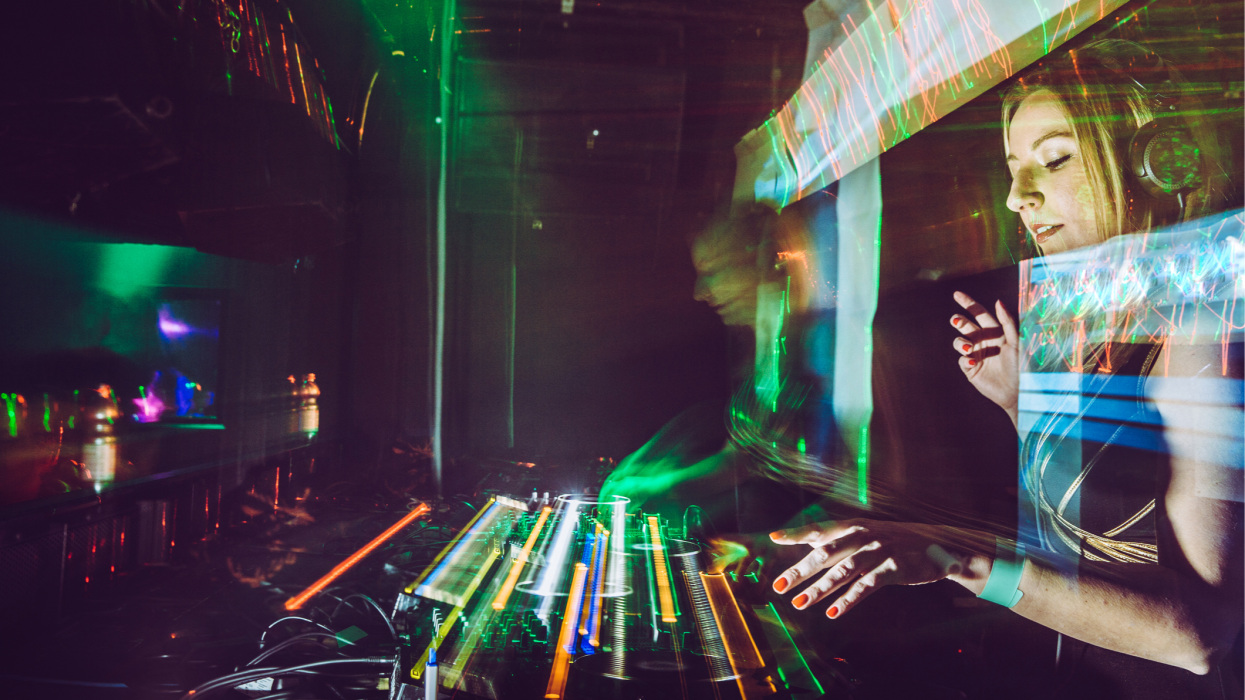 Bekeményít az INOTA: techno, breakcore és brutál fényfestmények az egykori erőműben
