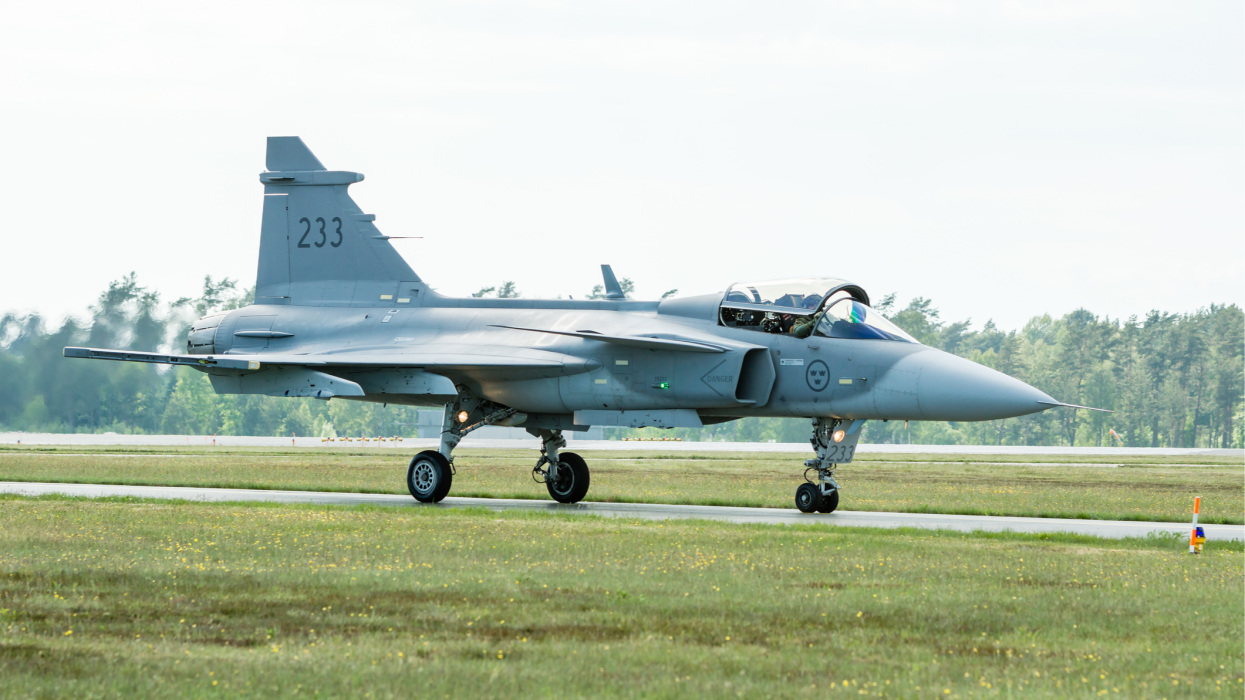 Riasztották a magyar Gripeneket: óriási a fennforgás, fel is szálltak