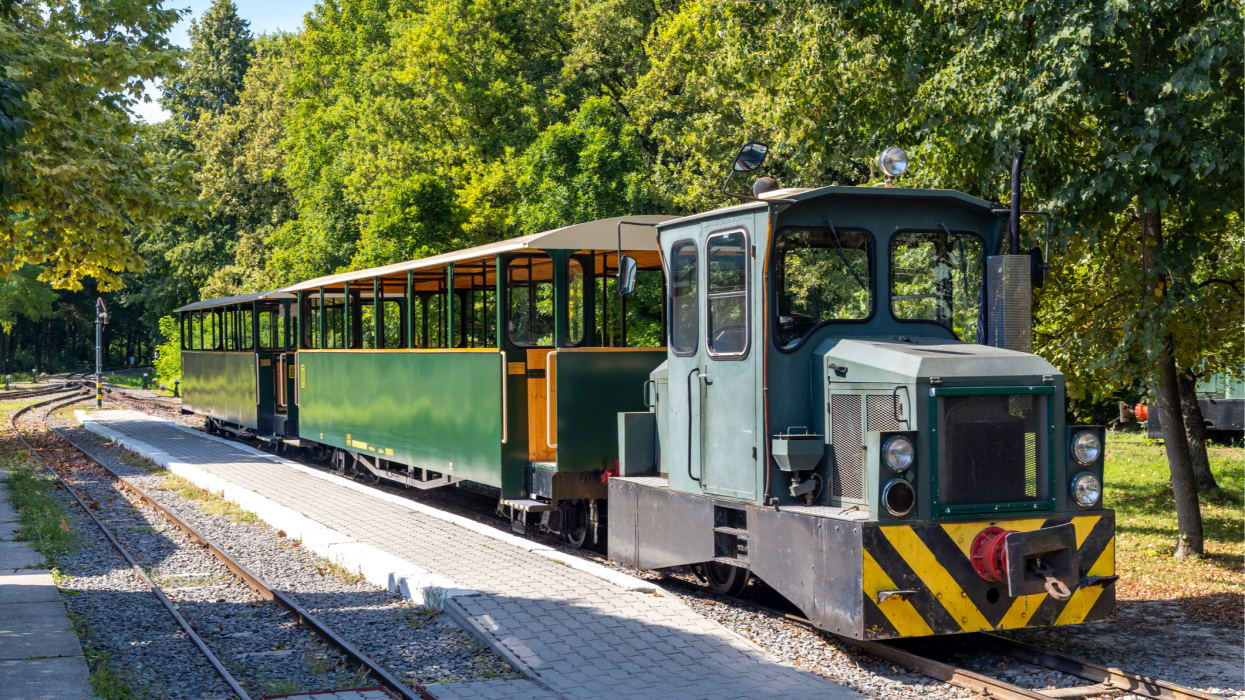 Bakancslistás őszi program a hétvégére: legendás gőzmozdony tér vissza az erdei sínekre