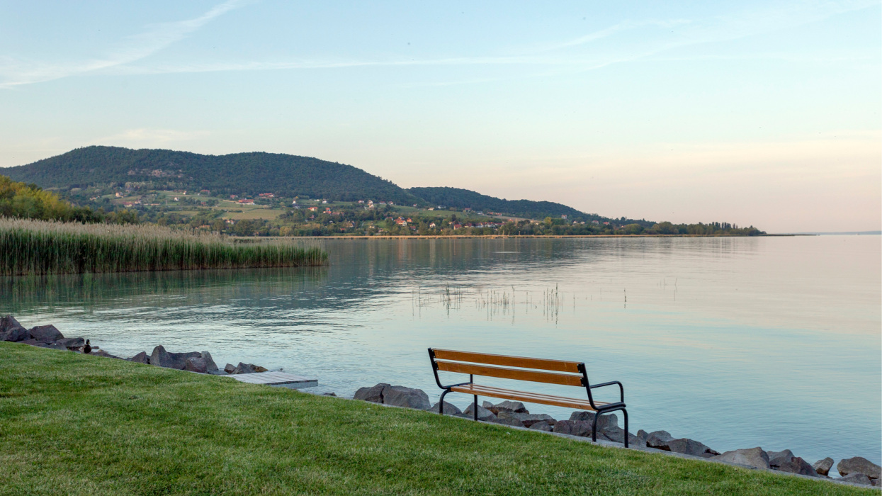 Nagy változás jöhet a Balatonnál: négy ingatlan sorsa is eldőlhet, régi kempingek is érintettek