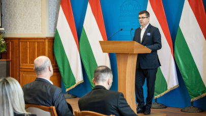 Most érkezett: őrizetbe vették Seszták Miklóst