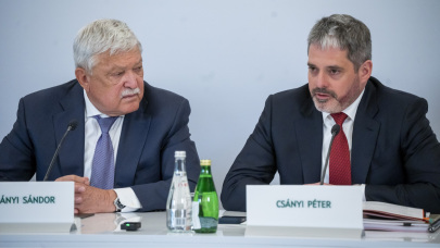 Megszólalt Csányi Péter OTP-vezér: komoly gazdaságpolitikai döntés előtt a kormány, mielőbb ki kell vezetni a különadókat