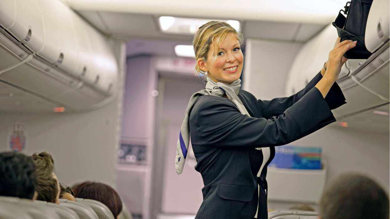 Elképesztő, mennyit keres egy stewardess 2026-ban: ennyit fizet a Ryanair és a Wizz Air