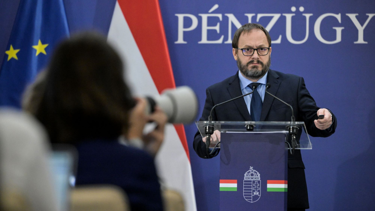 Bemondta Kármán András: jön a nyugdíjemelés, átfogó fizetésemelési program is indul Magyarországon