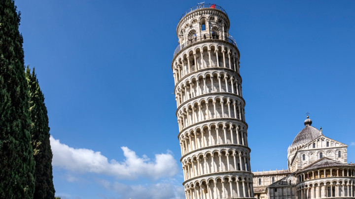 Leaning tower in Piazza dei Miracoli in Pisa, also known as the Piazza del Duomo. The Piazza del Duomo is a UNESCO World Heritage Site. City of Pisa, Pisa Province, Tuscany, Italy,