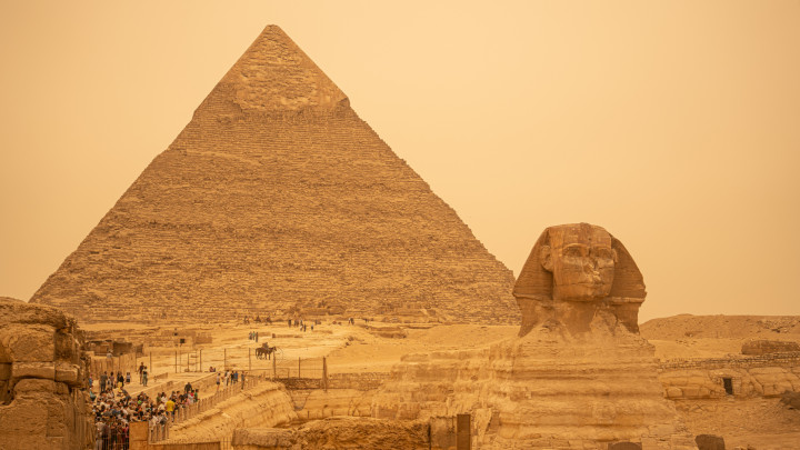 Szfinx és piramis, Gíza, Kairó, Egyiptom