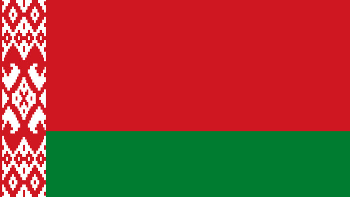 Fehéroroszország nemzeti zászlaja (fehéroroszul: , románul: Sciah Biearusi) egy jellegzetes, két színű, vörös és zöld sávokból álló zászló, a felvonó végén elhelyezett vörös díszítőmotívummal. A vörös színárnyalat történelmi jelentőséggel bír, emlékeztetve arra, hogy a fehérorosz erők olyan kulcsfontosságú csatákban használták, mint például Grunwald, illetve a Vörös Hadsereg a második világháborúban. Ezzel szemben a zöld a nemzet előremutató törekvéseit és a tájat borító buja erdőket jelképezi.